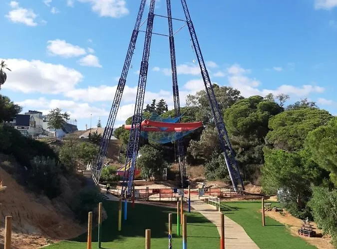 Oura And Bars 알부페이라