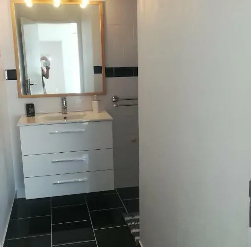 Oura And Bars Apartman *