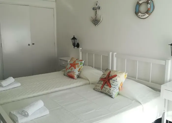 Oura And Bars 알부페이라